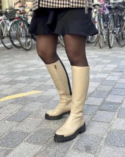 Angulus-7711-101-lang-beige-støvle-grov-sål