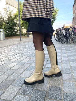 Angulus-7711-101-lang-beige-støvle-grov-sål