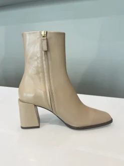 Billi Bi - A3523 - hælstøvle m. kantet snude - beige