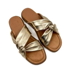 Unisa Camby Guld Slip-inn Sandal På En Non-Slip Sål