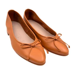 Wonders B-9701 Blød ballerina pump på lav hæl med lille sløjfe i cognac skind